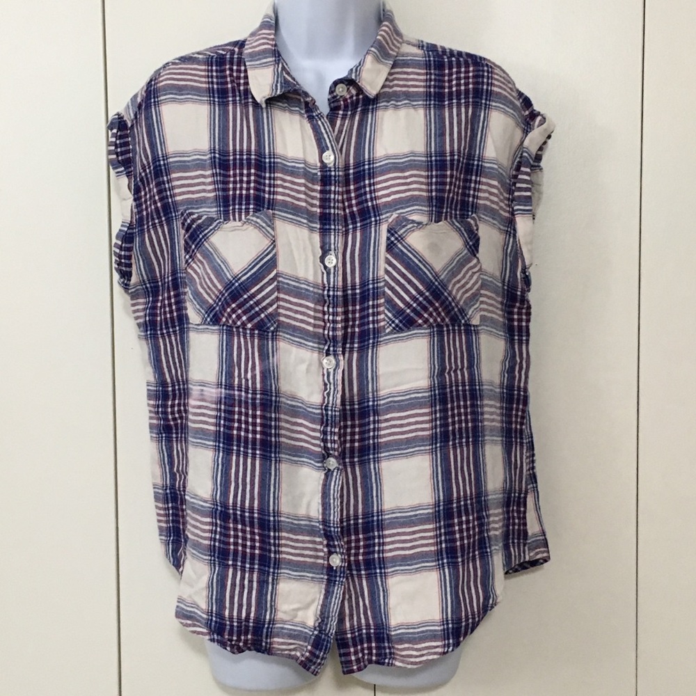 SO Large plaid sleeveless button down plaid top